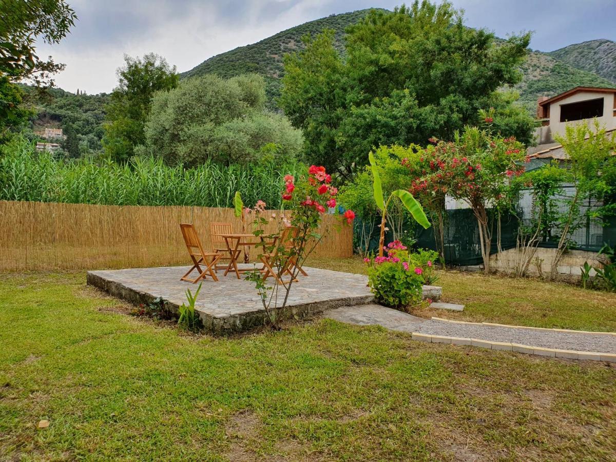Aristotelis Studios Nidhrion Exteriör bild